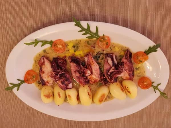 Italienisches Mittagessen in Wien-Hietzing - Pizza, Pasta und Fisch auswählen